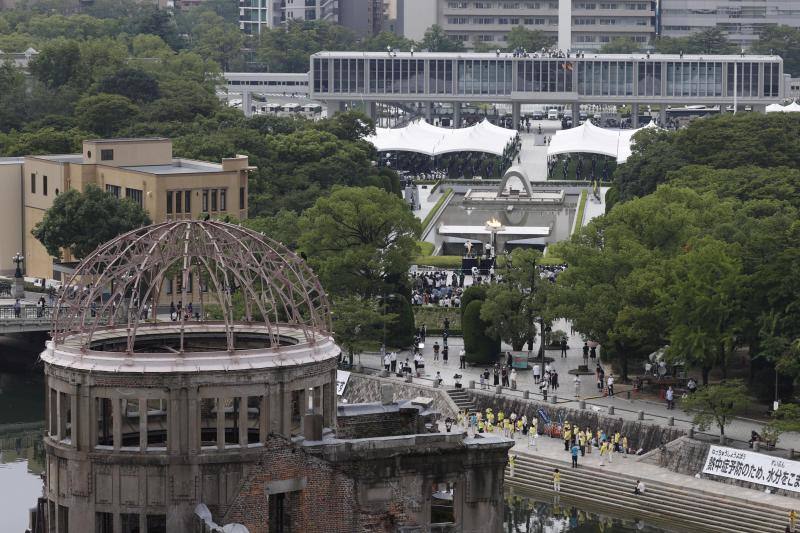 En 1945, Estados Unidos arrojó dos bombas nucleares sobre las ciudades de Hiroshima y Nagasaki los días 6 y 9 de agosto, respectivamente, matando a más de 200.000 personas. Los eventos de conmemoración anual del 75 aniversario han estado marcados por la pandemia de coronavirus