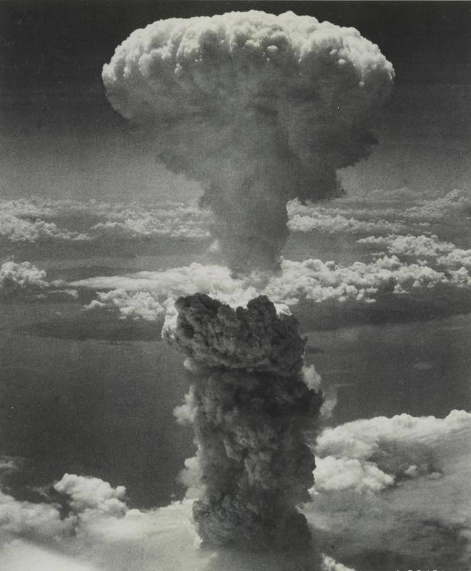 En 1945, Estados Unidos arrojó dos bombas nucleares sobre las ciudades de Hiroshima y Nagasaki los días 6 y 9 de agosto, respectivamente, matando a más de 200.000 personas. Los eventos de conmemoración anual del 75 aniversario han estado marcados por la pandemia de coronavirus