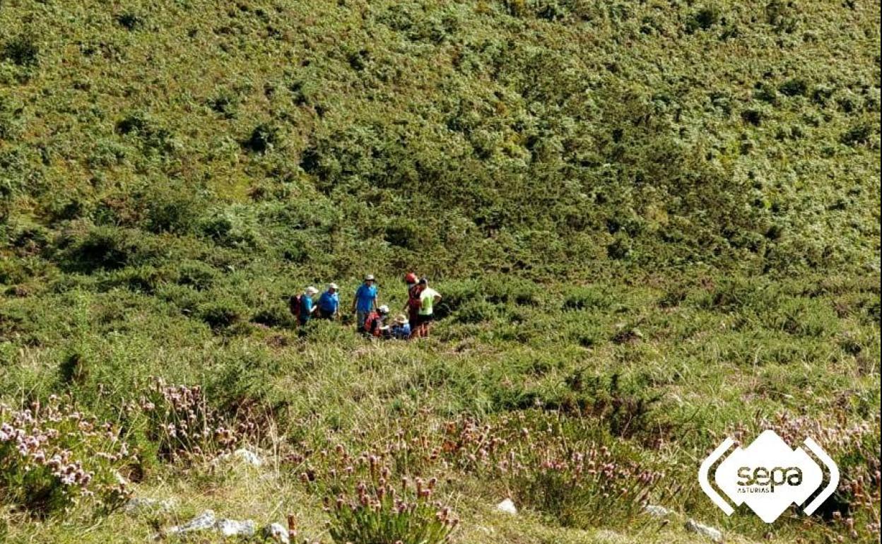 Rescatado un hombre de 70 años indispuesto en una ruta de montaña en Parres
