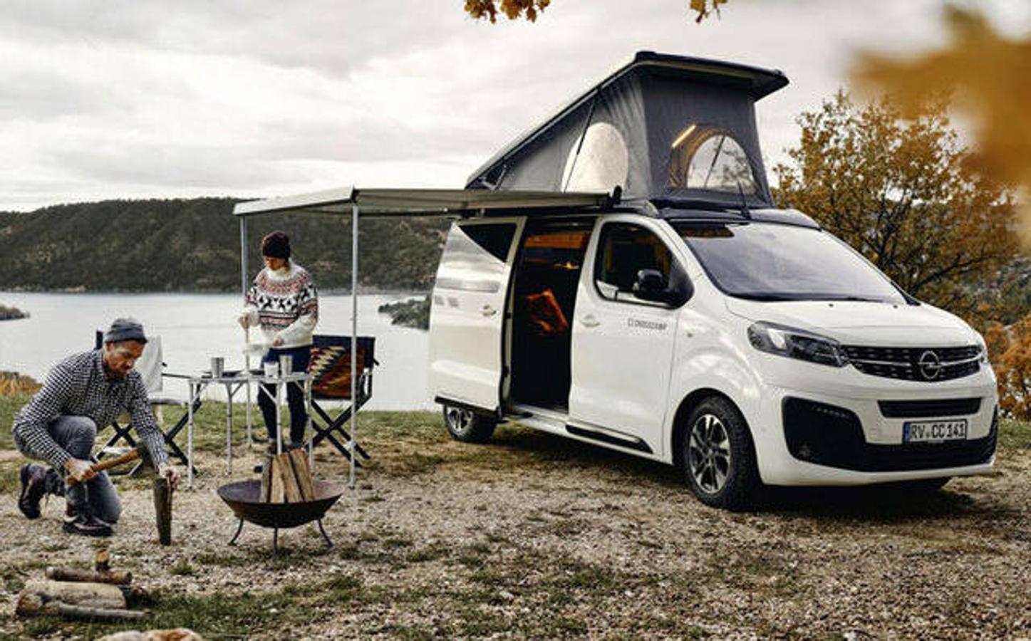 Opel Zafira Crosscamp Life: está disponible en tres longitudes de carrocería, todas con un interior muy variado en cuanto a la configuración de asientos y espacio. Un vehículo muy polivalente perfecto para irse de vacaciones o fin de semana, como para transporte de pasajeros y otro tipo de empresas. Cuenta con armario con cocina, mesa plegable, cama fácil de montar. Su precio arranca en poco más de 42.000 euros.