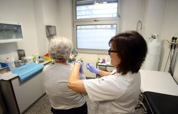 Coronavirus | Asturias vacunará a 270.000 personas de gripe por temor a su impacto junto a la COVID