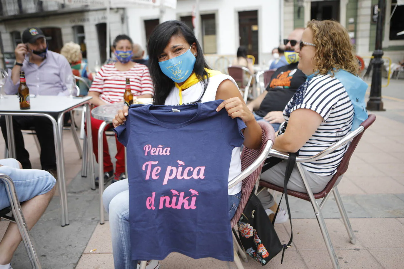 Las calles pravianas se animaron este domingo a pesar de la cancelación de la fiesta más multitudinaria de Asturias.