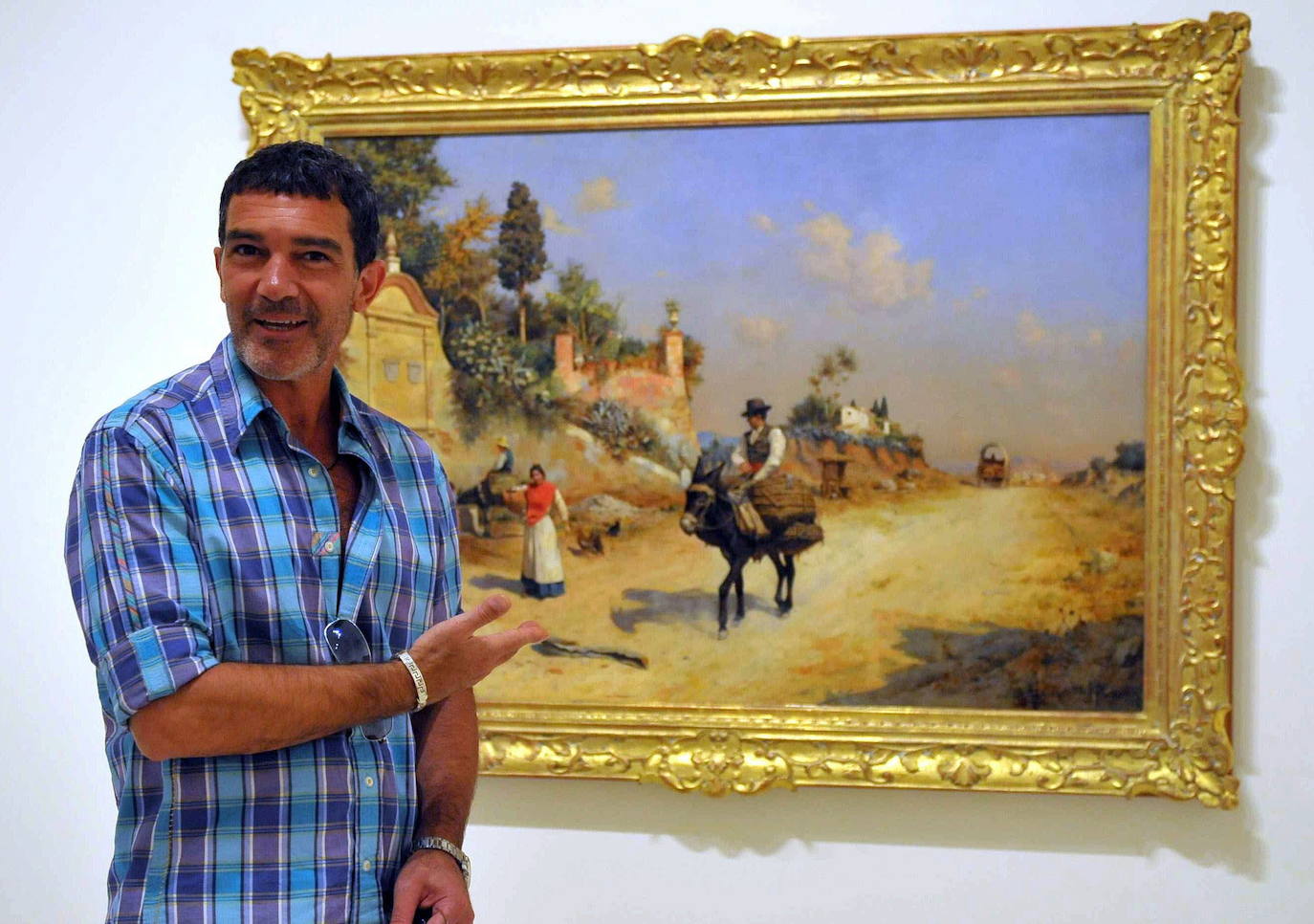 Actor, director, productor y empresario, Antonio Banderas cumple 60 años rodeado de sus seres queridos y con celebración en su Málaga natal, inmerso, como siempre, en mil proyectos laborales que son su seña de identidad