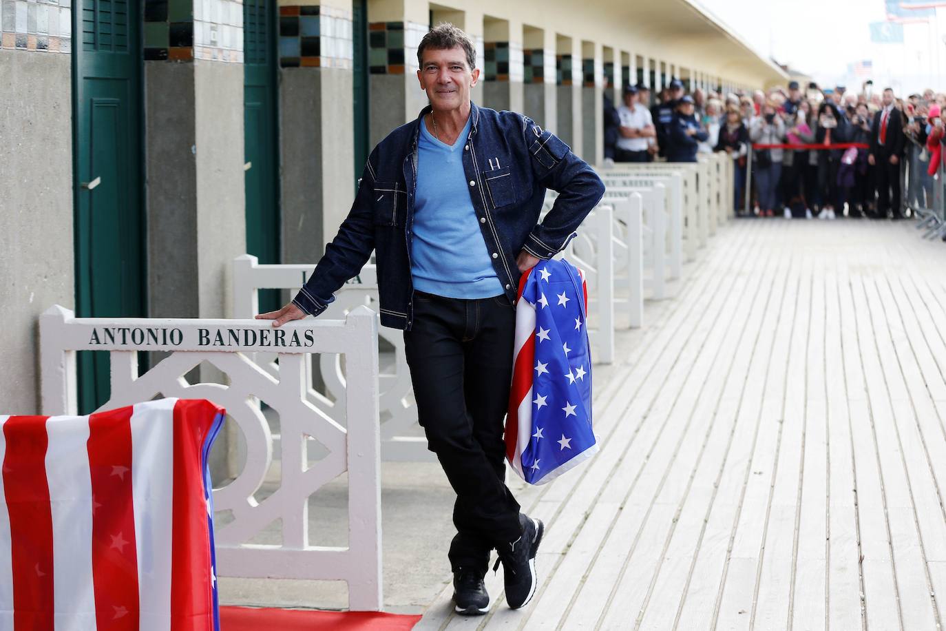 Actor, director, productor y empresario, Antonio Banderas cumple 60 años rodeado de sus seres queridos y con celebración en su Málaga natal, inmerso, como siempre, en mil proyectos laborales que son su seña de identidad