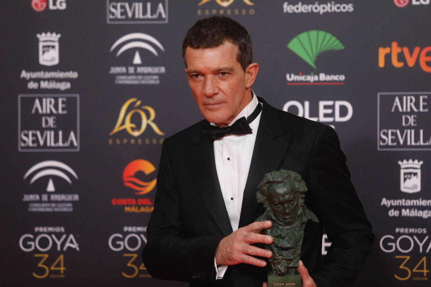 Actor, director, productor y empresario, Antonio Banderas cumple 60 años rodeado de sus seres queridos y con celebración en su Málaga natal, inmerso, como siempre, en mil proyectos laborales que son su seña de identidad