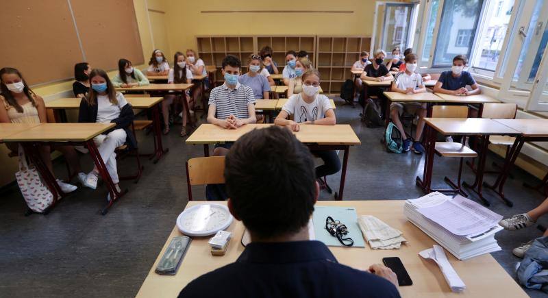 Los geles y las mascarillas se incorporan a las aulas la capital alemana. 