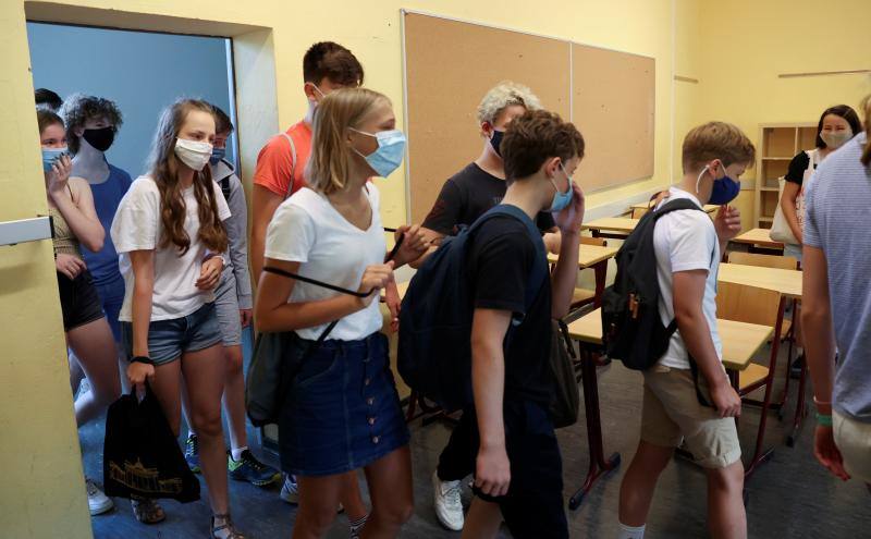 Los geles y las mascarillas se incorporan a las aulas la capital alemana. 