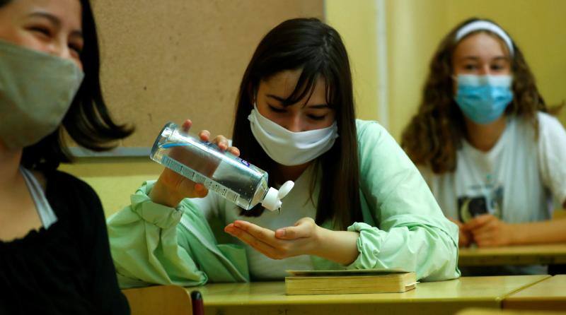 Los geles y las mascarillas se incorporan a las aulas la capital alemana. 