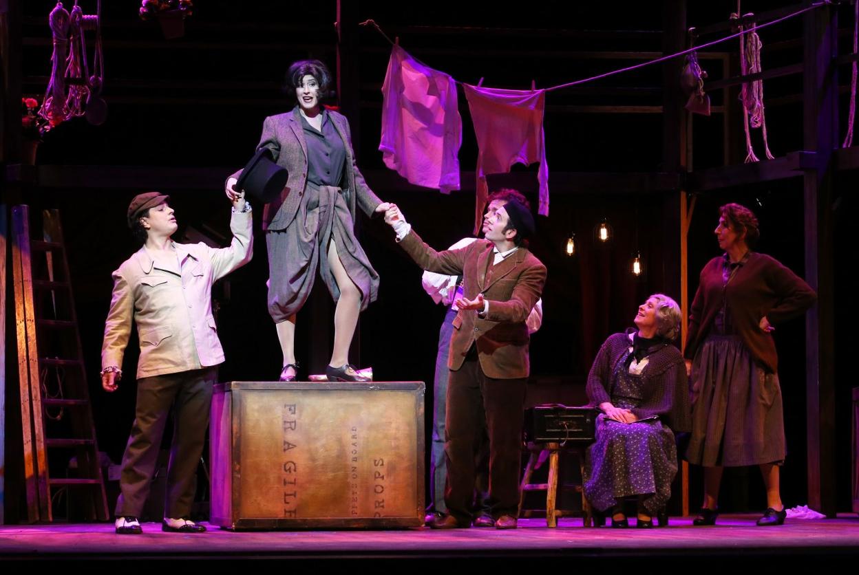 Un ensayo de zarzuela en el teatro Campoamor. 