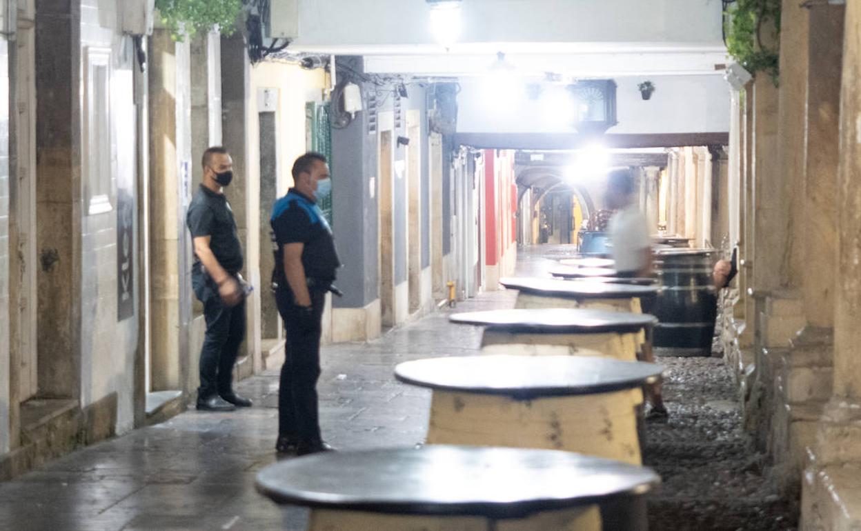 La Policía Local de Avilés, en las zonas de ocio nocturno. 