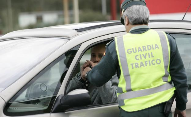 La DGT desmonta 7 trucos que no funcionan para engañar al alcoholímetro