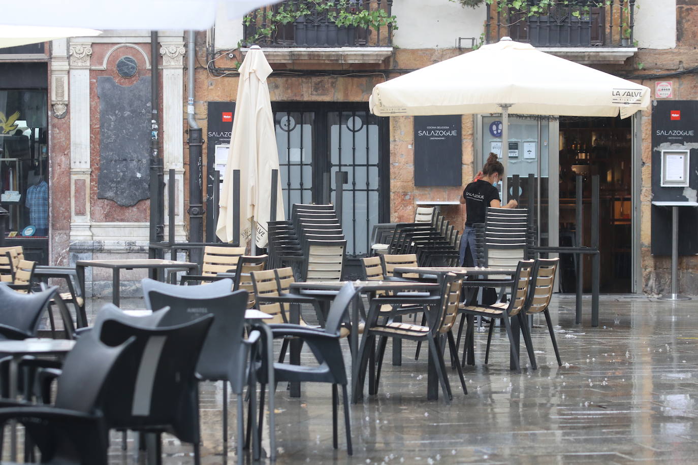 La región, que se encuentra en alerta naranja por una gota fría, se vio sorprendida por las fuertes precipitaciones.