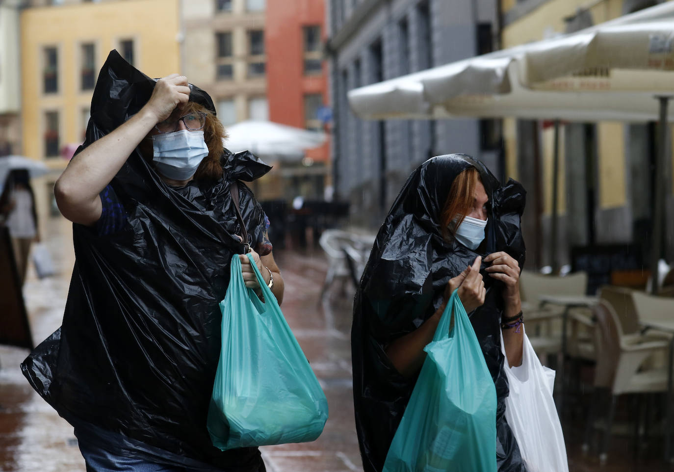 La región, que se encuentra en alerta naranja por una gota fría, se vio sorprendida por las fuertes precipitaciones.