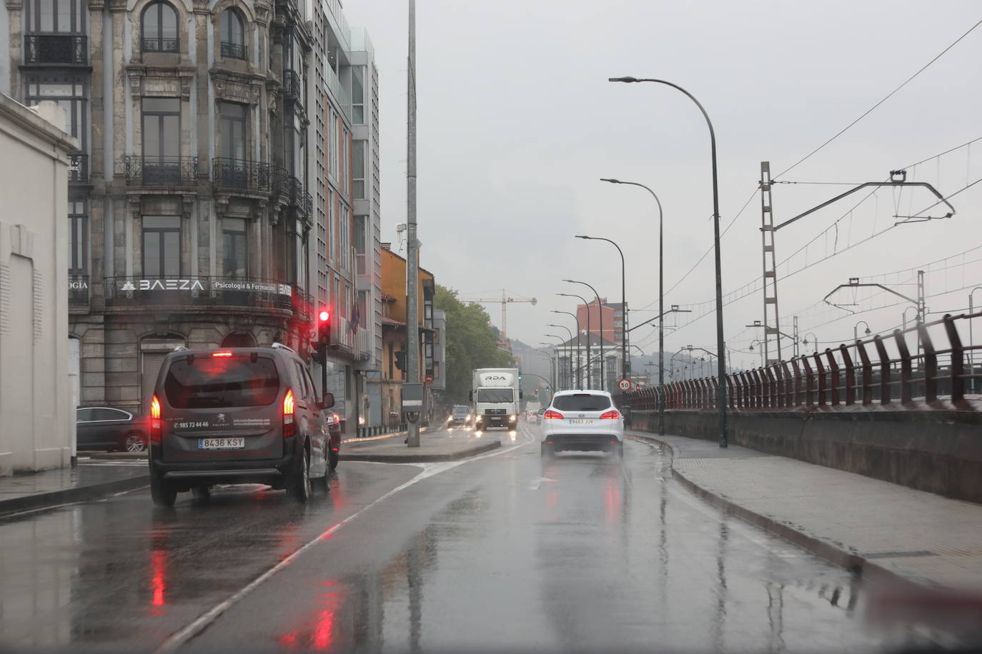 La región, que se encuentra en alerta naranja por una gota fría, se vio sorprendida por las fuertes precipitaciones.