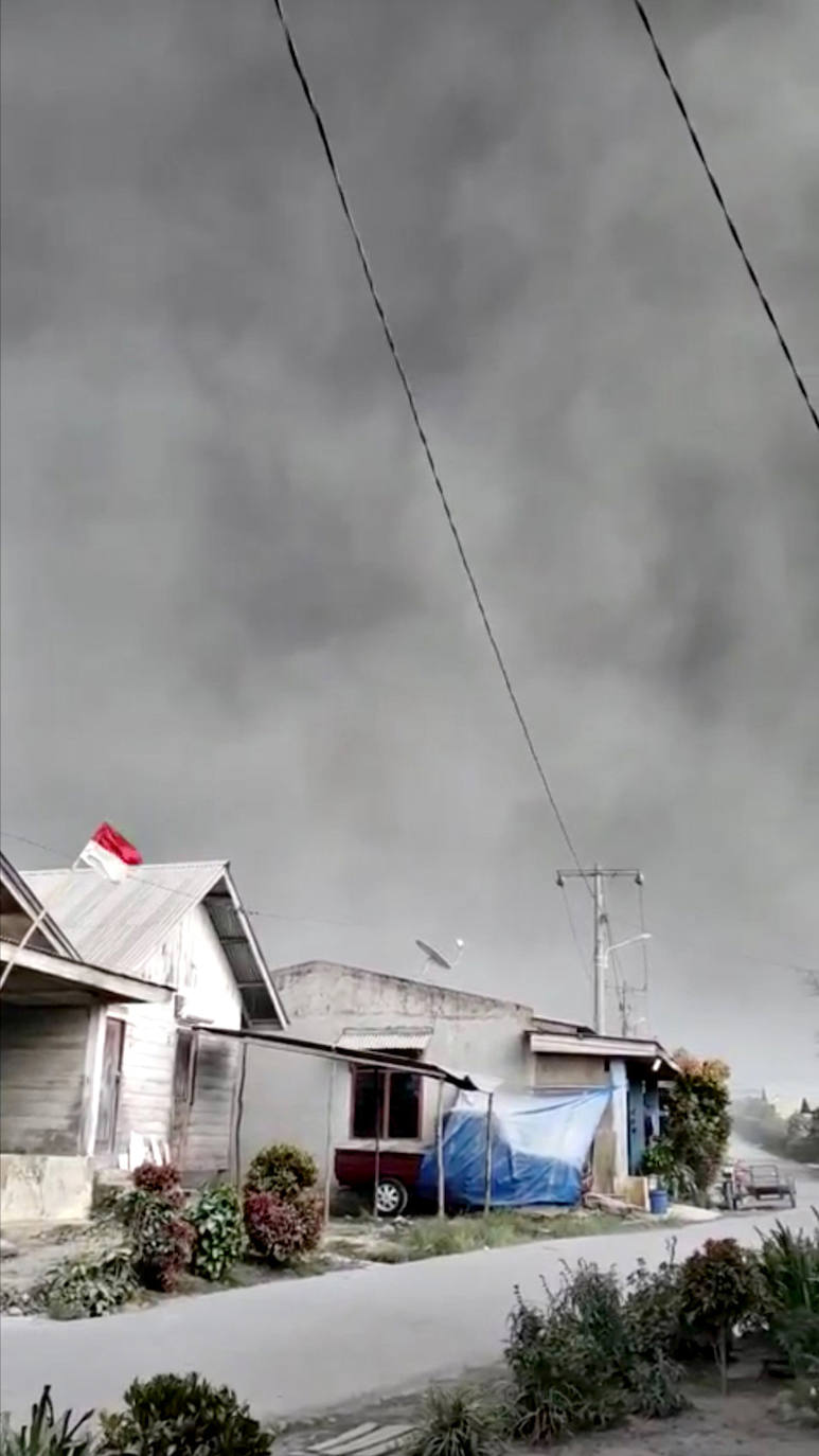 La nube de ceniza que ha expulsado alcanzó los 4.500 metros de altura 