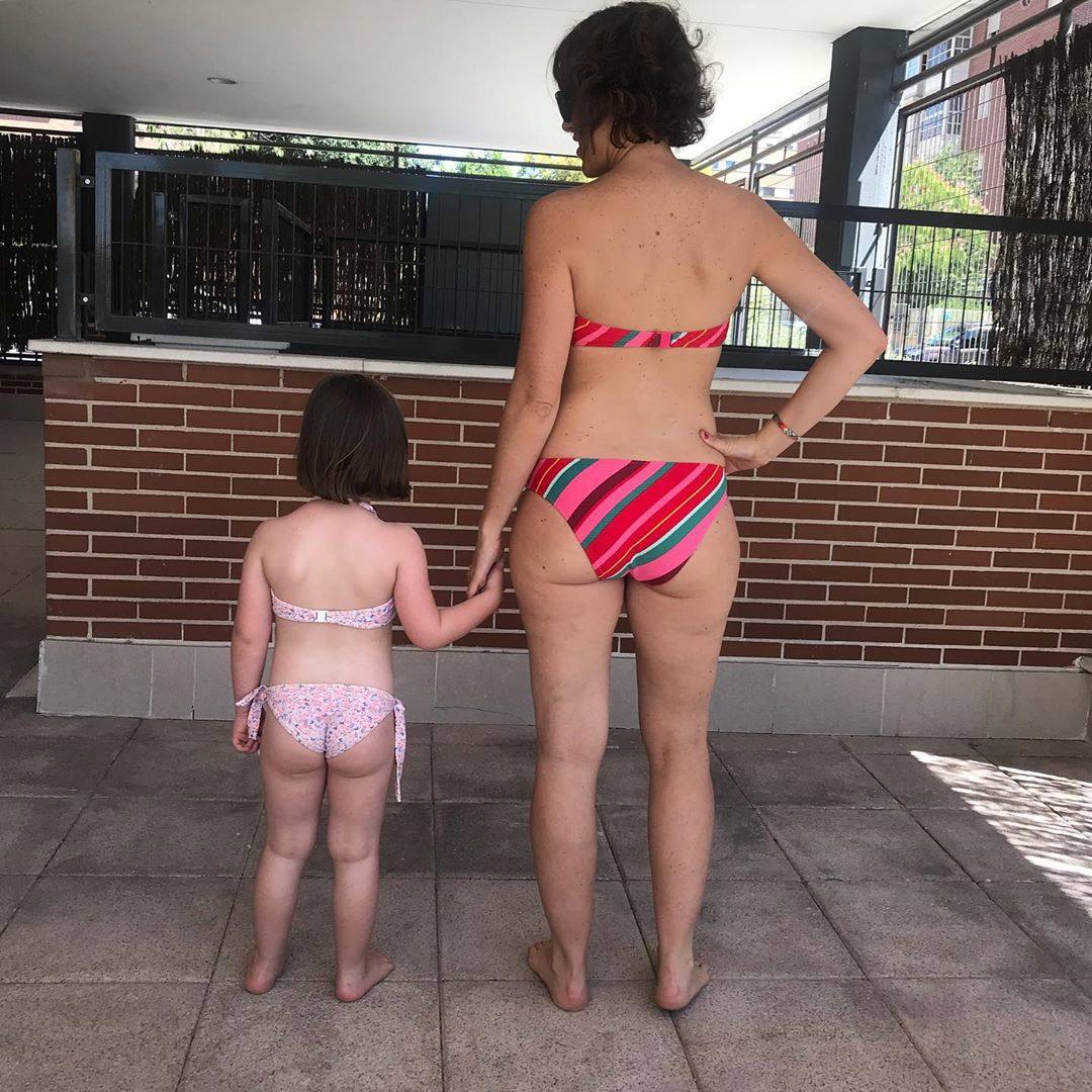 Laura Baena posa con su hija. 