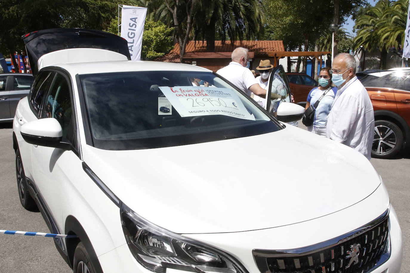 Los concesionarios llegan al recinto con suculentas ofertas