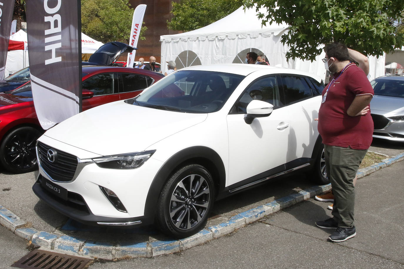 Los concesionarios llegan al recinto con suculentas ofertas