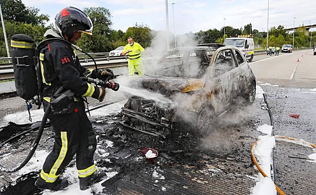 Accidente en la 'Y' con dos coches implicados.