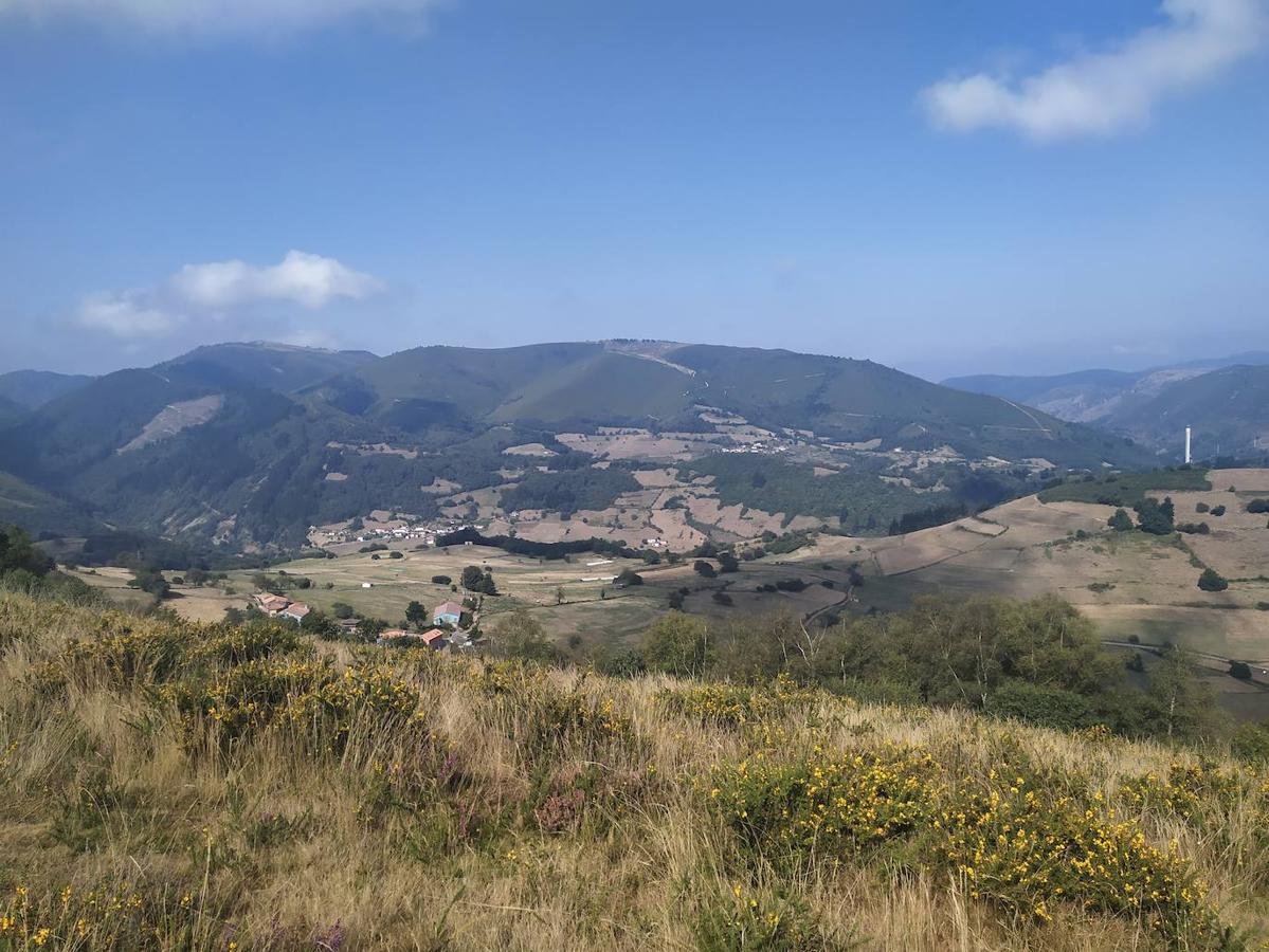 Fotos: Un viaje al pasado por la ruta del Dolmen de Merillés