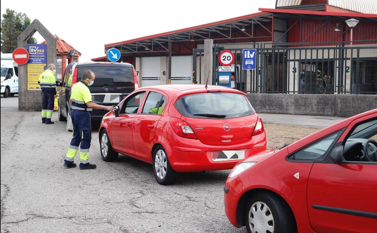 Huelga en la ITV de Gijón esta mañana.