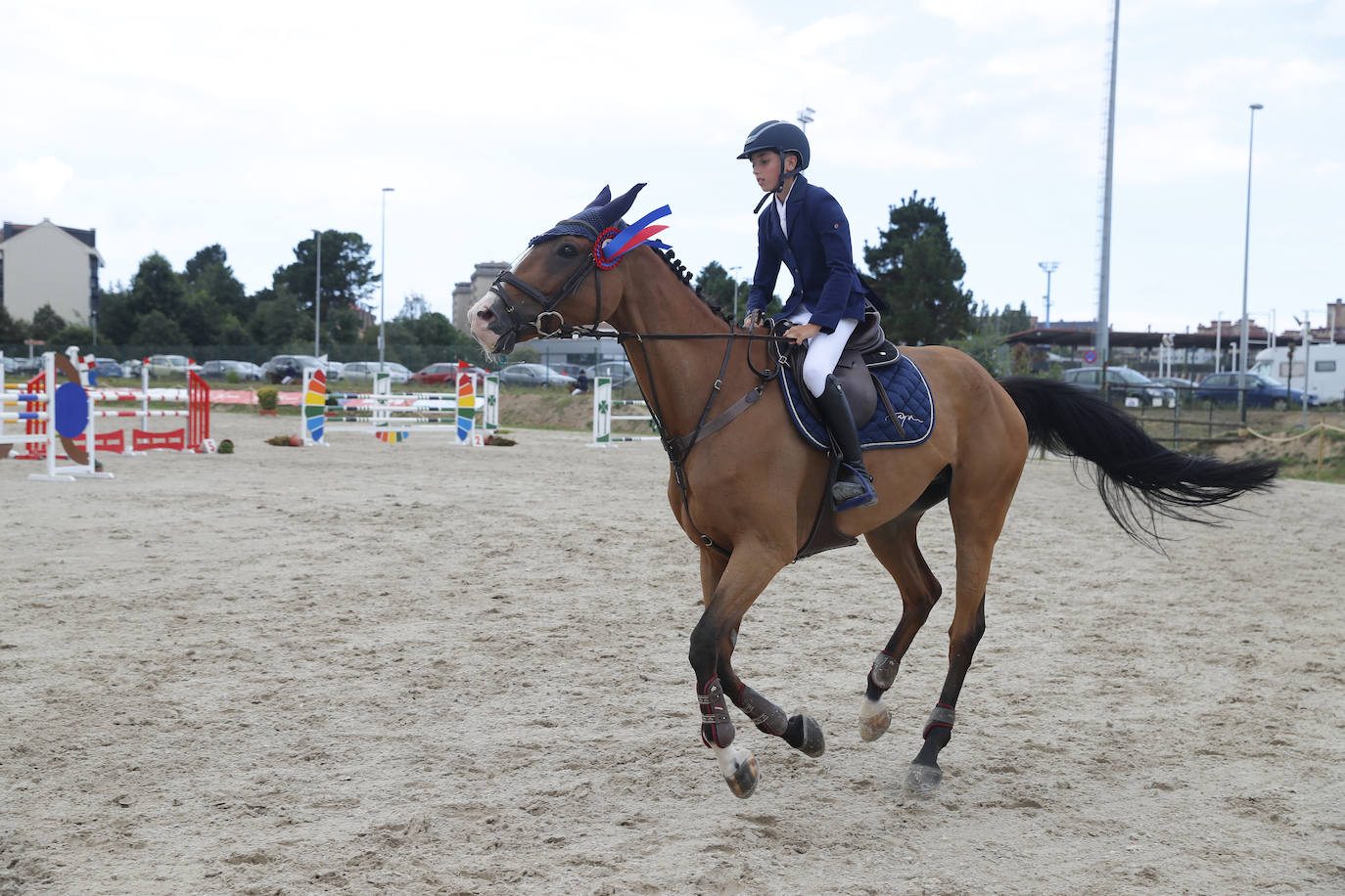 Entrega del Premio EL COMERCIO de la prueba hípica en el Chas
