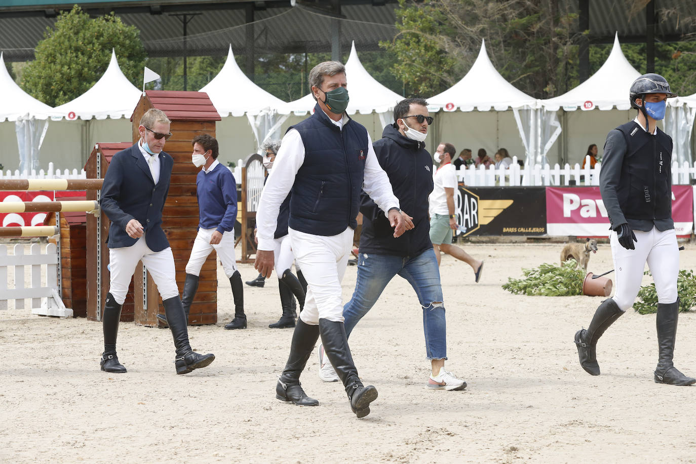 Entrega del Premio EL COMERCIO de la prueba hípica en el Chas