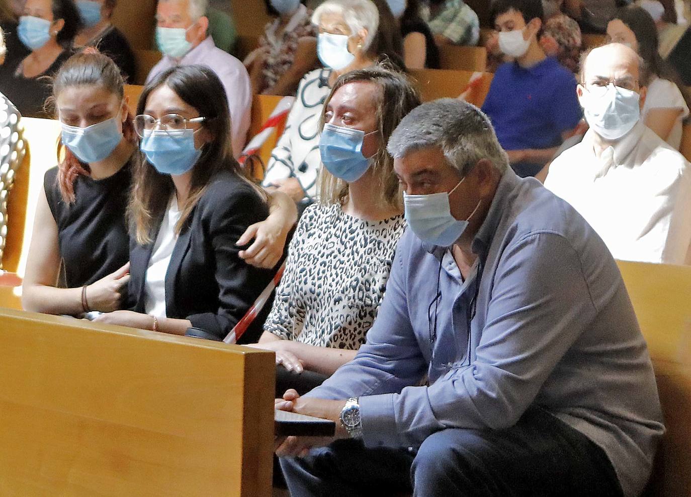 Su familia, amigos y compañeros de su larga trayectoria en el fútbol base y de categoría regional le despidieron entre lágrimas, pero también con la gratitud de haber podido compartir su vida con él