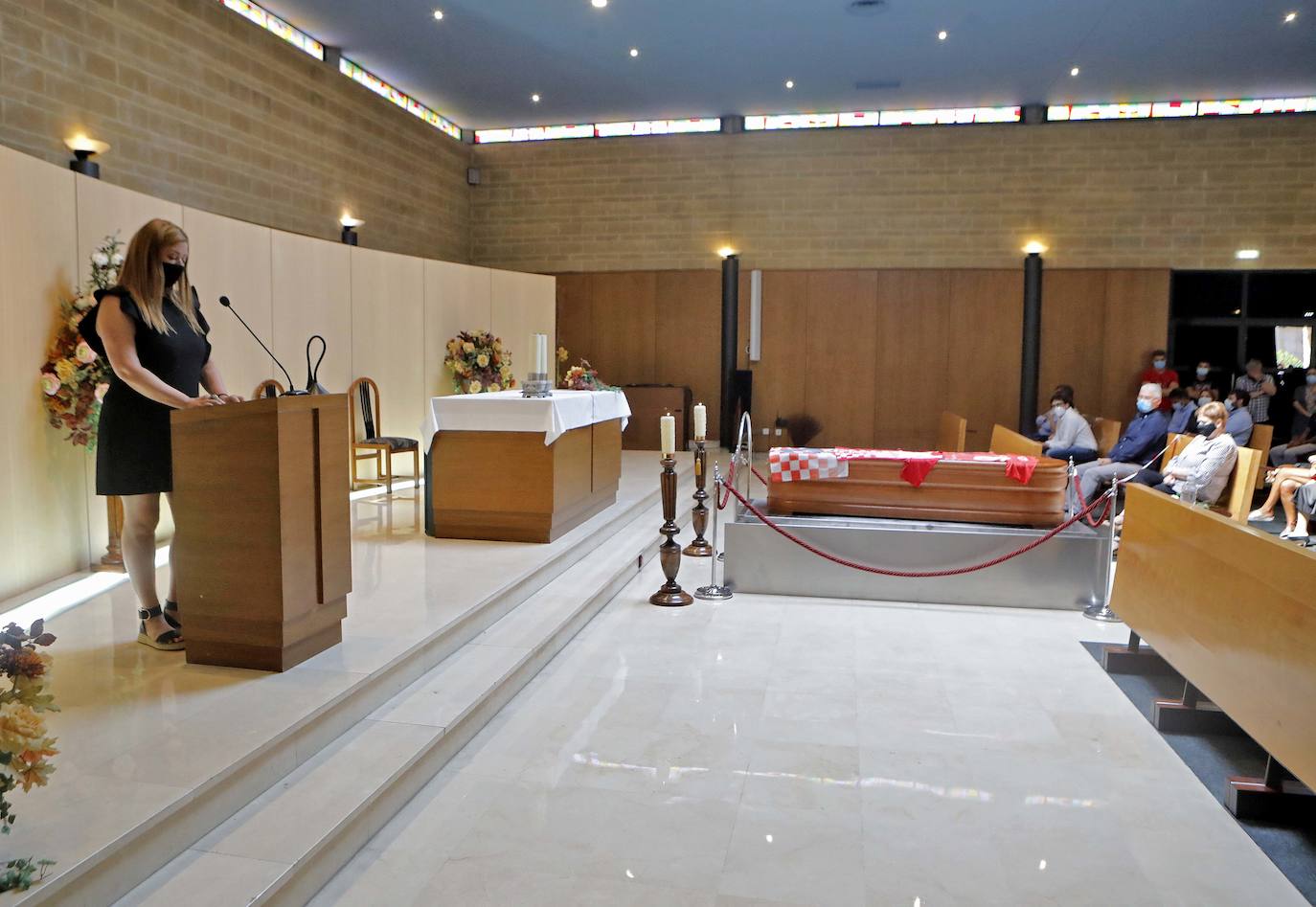 Su familia, amigos y compañeros de su larga trayectoria en el fútbol base y de categoría regional le despidieron entre lágrimas, pero también con la gratitud de haber podido compartir su vida con él