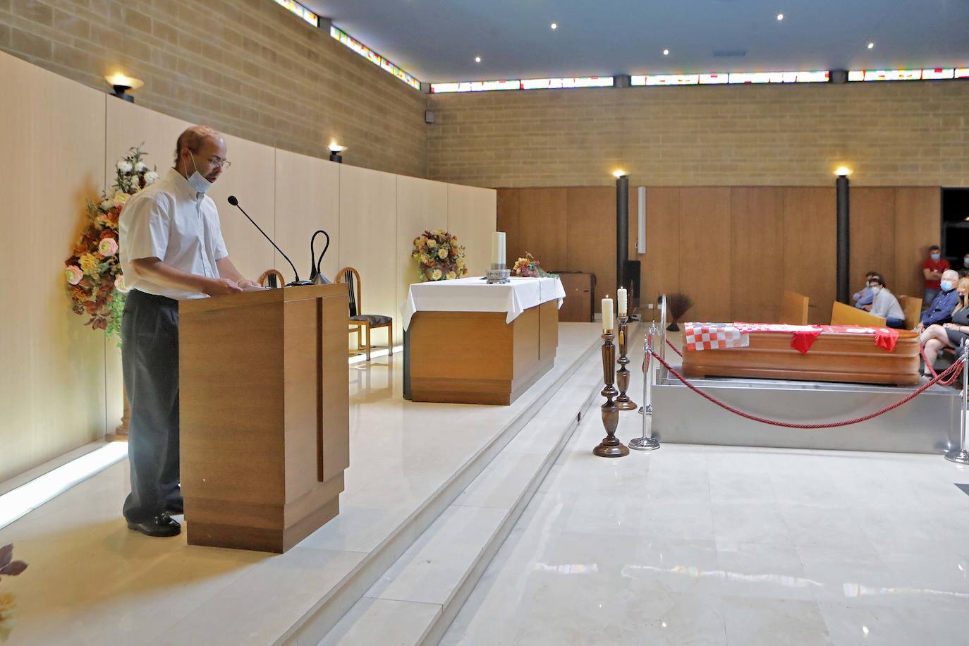 Su familia, amigos y compañeros de su larga trayectoria en el fútbol base y de categoría regional le despidieron entre lágrimas, pero también con la gratitud de haber podido compartir su vida con él