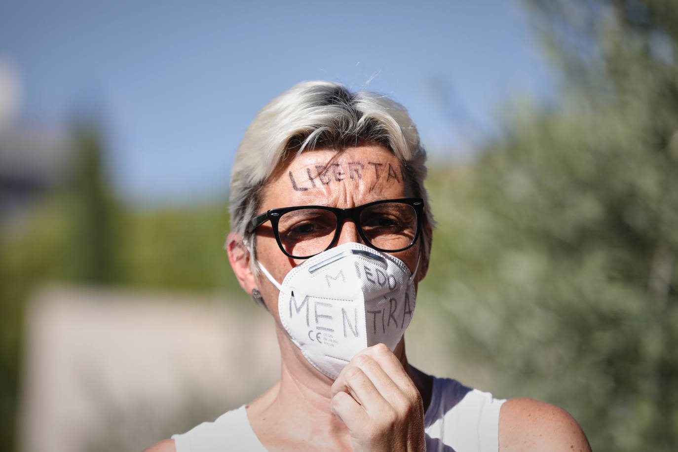 Unas 3.000 personas, sin mascarilla ni distancia, protestan en Madrid contra las medidas antiCovid
