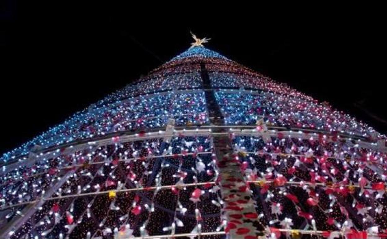 Vigo adelanta a agosto la instalación de las luces de Navidad