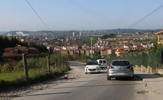 Estrechamiento en carretera: la DGT explica quién tiene prioridad