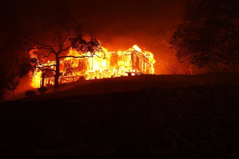 California ha declarado el estado de emergencia por la treintena de incendios activos en todo el estado, que se enfrenta a una ola de calor extrema que ha dejado temperaturas por encima de los 50 grados en el llamado Valle de la Muerte.