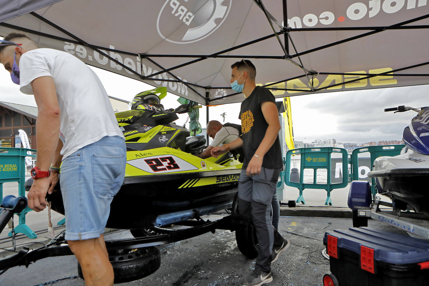 La costa de Gijón acoge este sábado el Campeonato de España de motos de aguas en la modalidad de rallyjet. De esta manera la ciudad se convertirá en la capital de la motonáutica nacional.