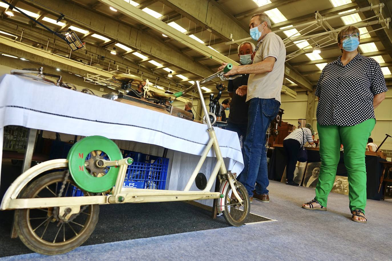 La capital del concejo de Parres acoge su tradicional Feria de Desembalaje