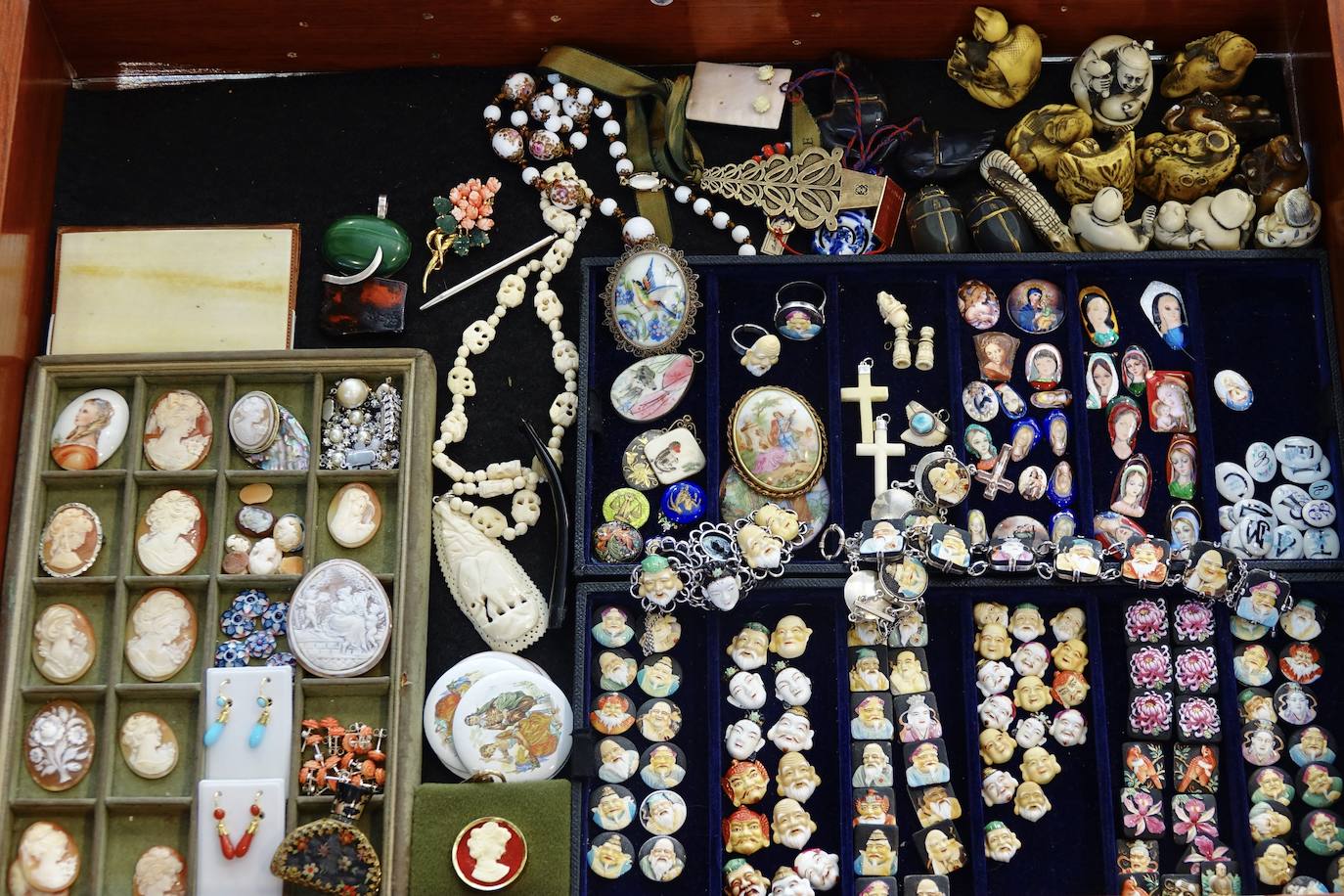 La capital del concejo de Parres acoge su tradicional Feria de Desembalaje