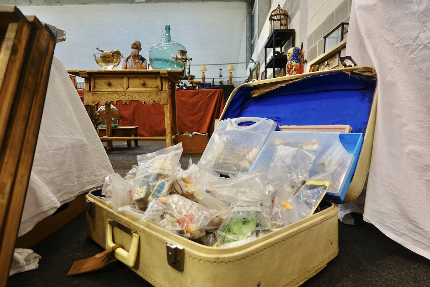 La capital del concejo de Parres acoge su tradicional Feria de Desembalaje