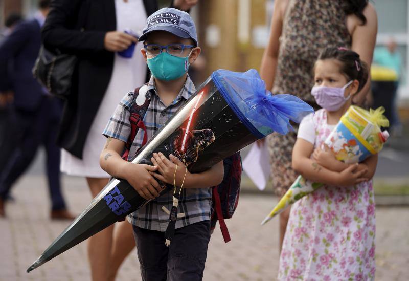 Los centros educativos ya han abierto sus puertas en distintas partes del mundo. Las distancias de seguridad y la utilización de mascarillas se han convertido en algo imprescindible para los estudiantes. Países como Alemania, Estados Unidos, Holanda o Yemen pueden servir de referencia a lo que nos encontraremos durante las próximas semanas en España.