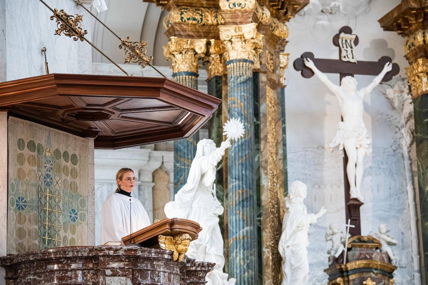 En el país nórdico, a menudo presentado como mensajero de la paridad y donde los ministros del culto de la Iglesia de Suecia tienen el título de sacerdote, las estadísticas son claras: desde julio, el 50,1% de los sacerdotes son mujeres, frente a un 49,9% de hombres