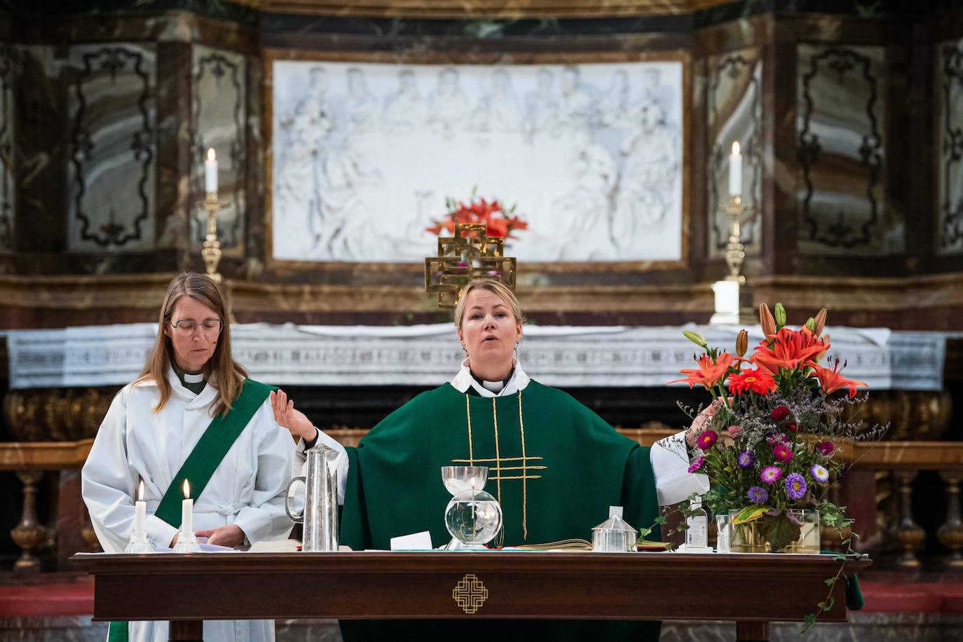 En el país nórdico, a menudo presentado como mensajero de la paridad y donde los ministros del culto de la Iglesia de Suecia tienen el título de sacerdote, las estadísticas son claras: desde julio, el 50,1% de los sacerdotes son mujeres, frente a un 49,9% de hombres