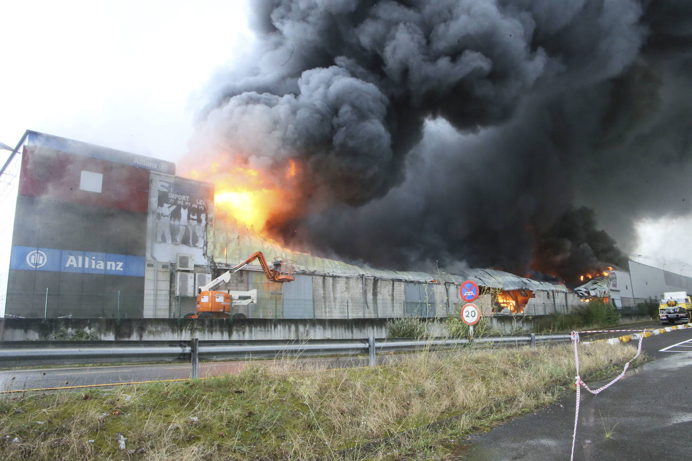 Hasta el lugar de los hechos se desplazaron varias patrullas de bomberos