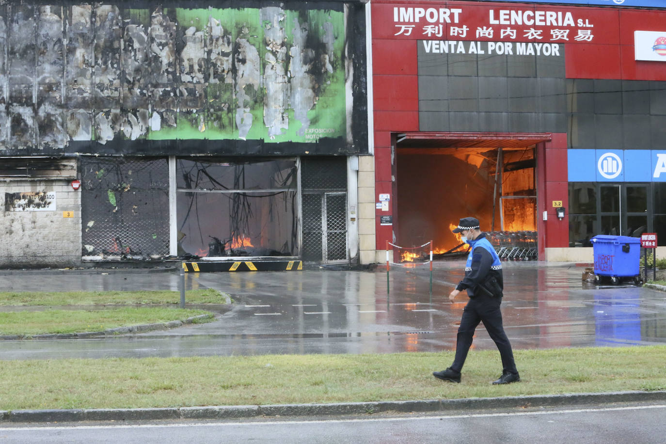 Hasta el lugar de los hechos se desplazaron varias patrullas de bomberos