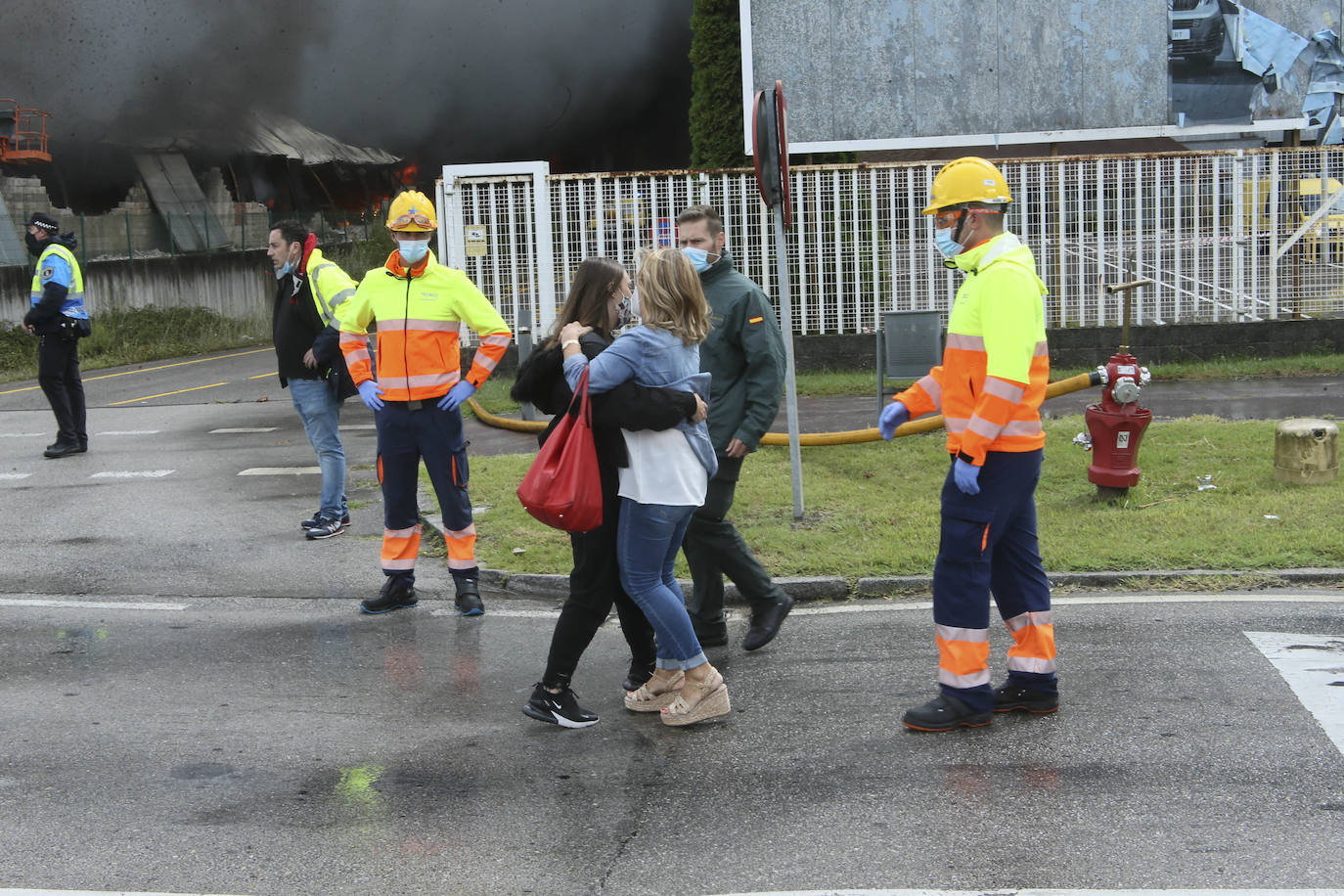 Hasta el lugar de los hechos se desplazaron varias patrullas de bomberos