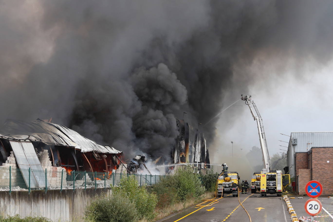 Hasta el lugar de los hechos se desplazaron varias patrullas de bomberos