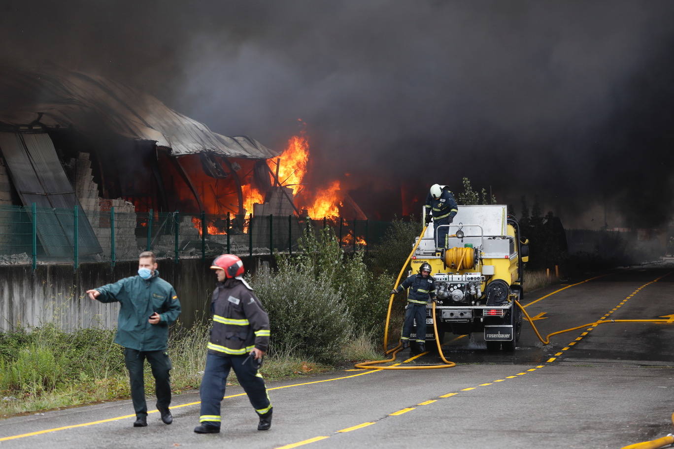 Hasta el lugar de los hechos se desplazaron varias patrullas de bomberos