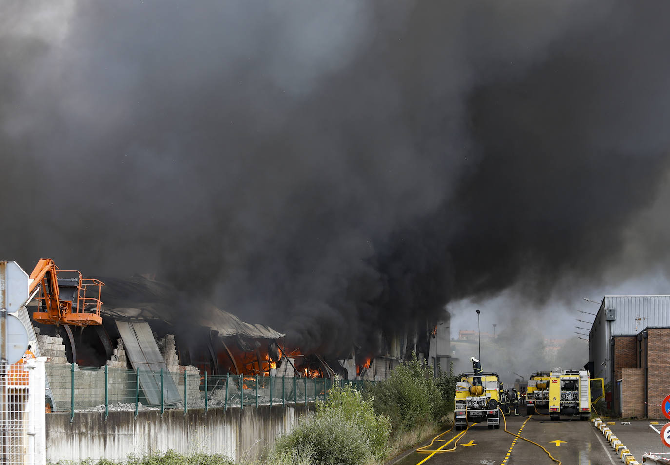 Hasta el lugar de los hechos se desplazaron varias patrullas de bomberos