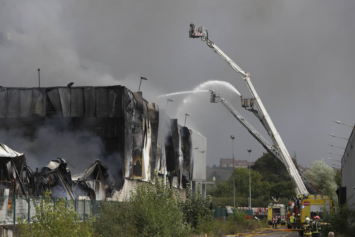 Hasta el lugar de los hechos se desplazaron varias patrullas de bomberos