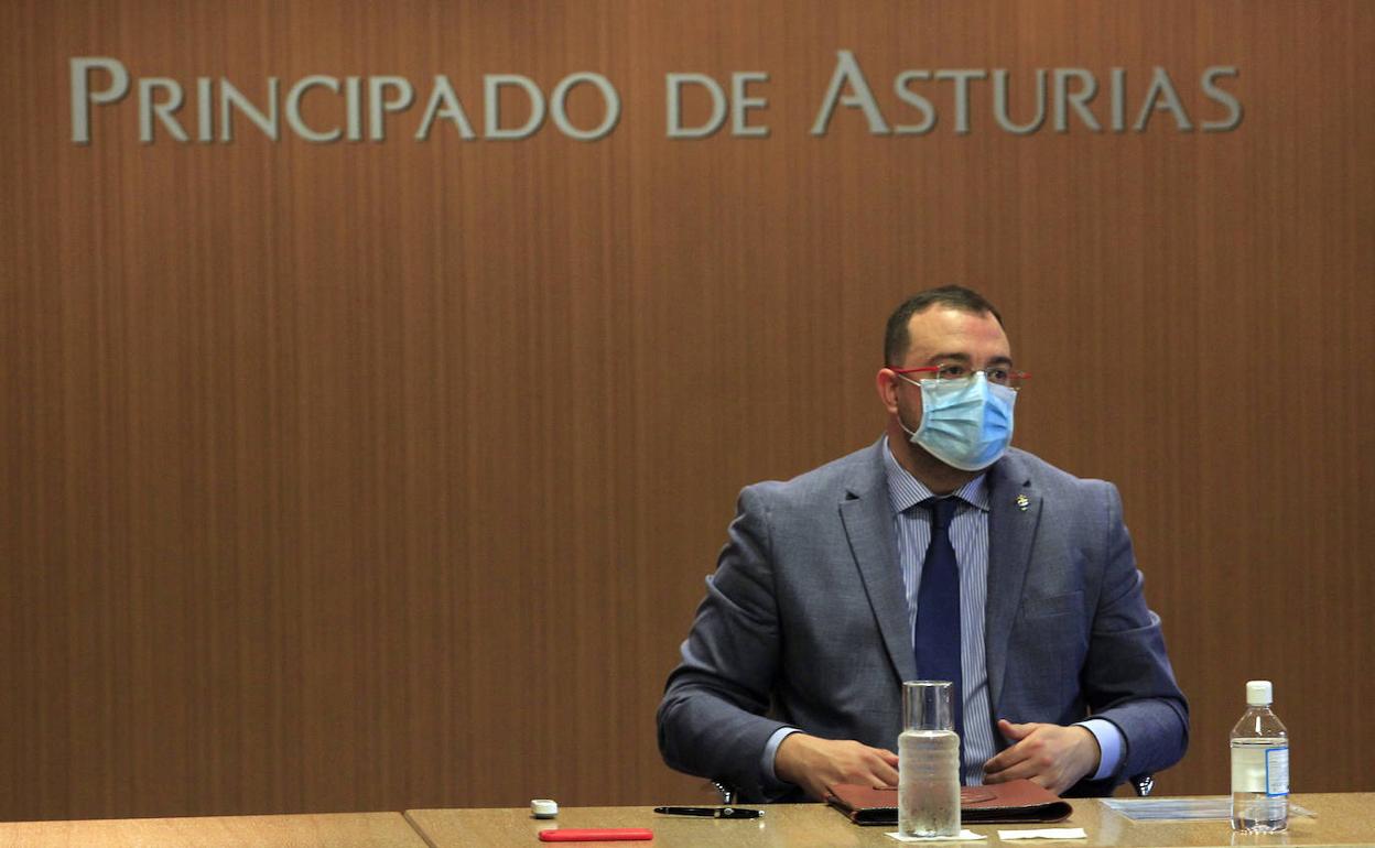 Barbón justifica las nuevas medidas «para evitar por todos los medios volver a confinarnos»