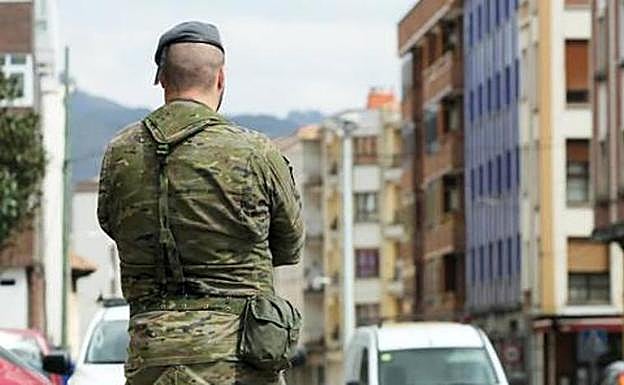 Asturias dice ahora que sí necesitará refuerzo de los militares para su equipo de rastreadores
